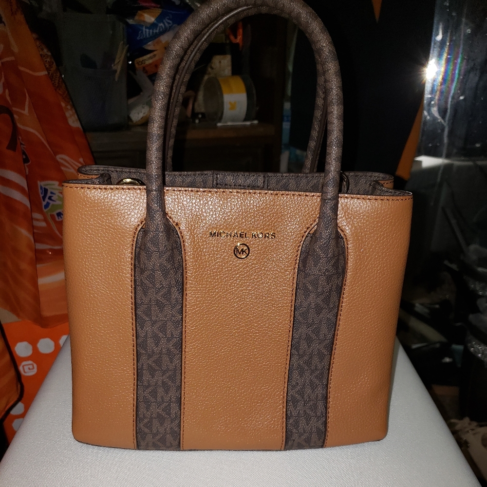 Signature Austin Leather Messenger Bag *New*